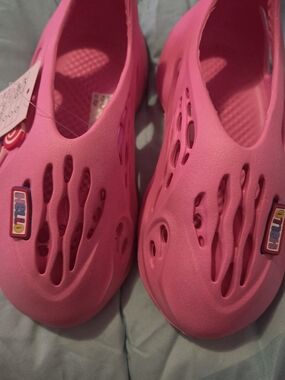 Fashion Nova Kids Pink Vented Foam Clogs